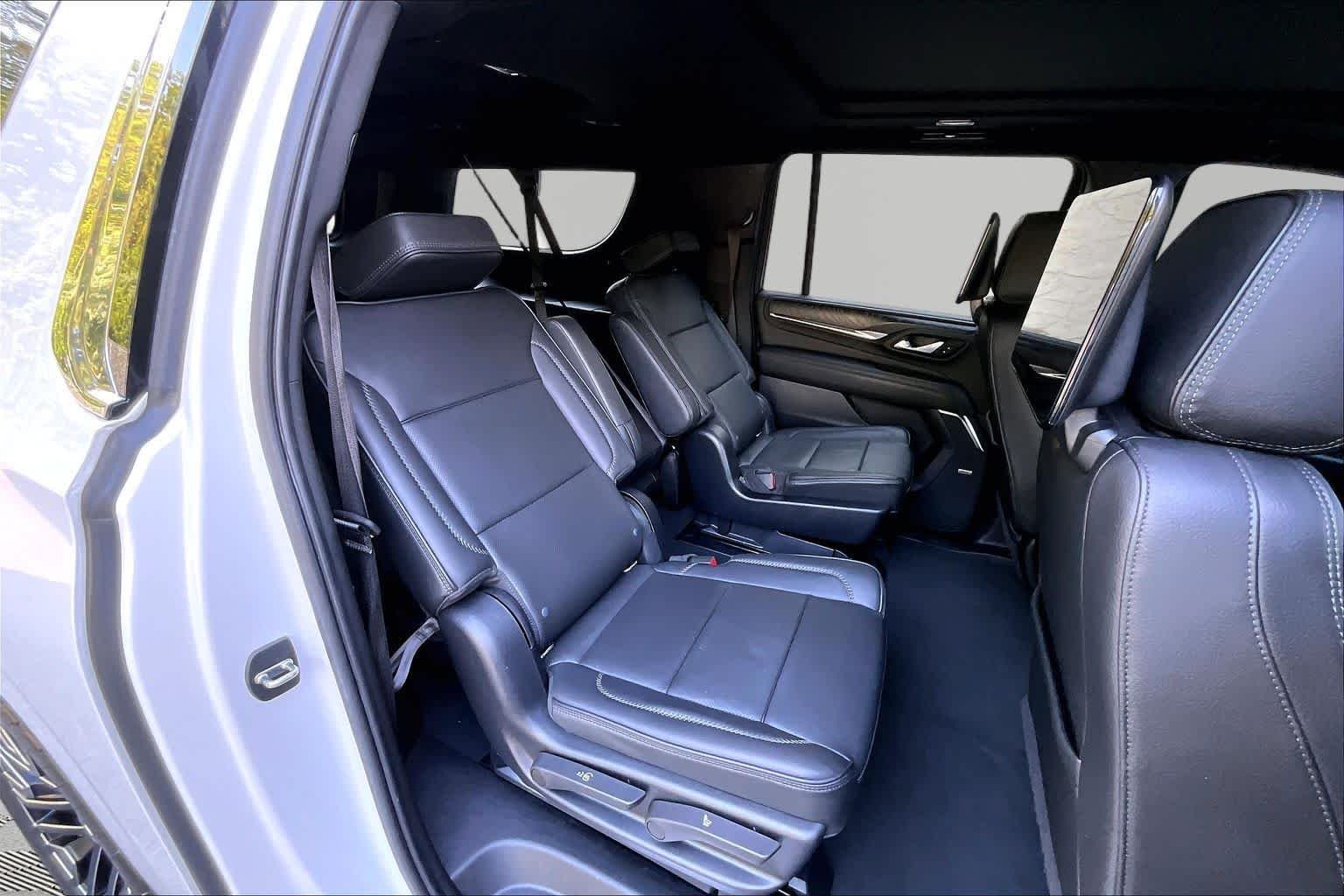 Used 2022 White Frost Tricoat GMC Denali image 20