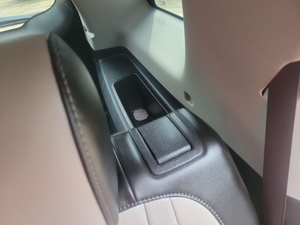 Used 2017 White GMC Denali image 36