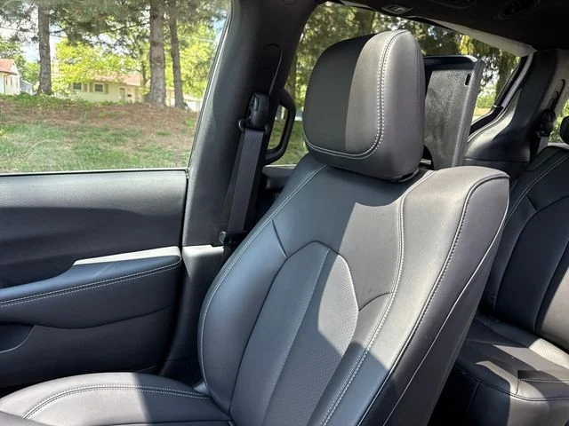 2026 Chrysler Pacifica Select - Photo 23