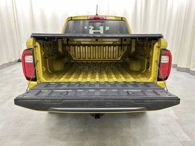 Used 2023  GMC AT4 image 7