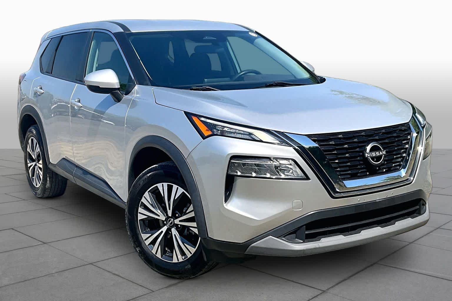 Used 2022 Brilliant Silver Metallic Nissan SV image 3
