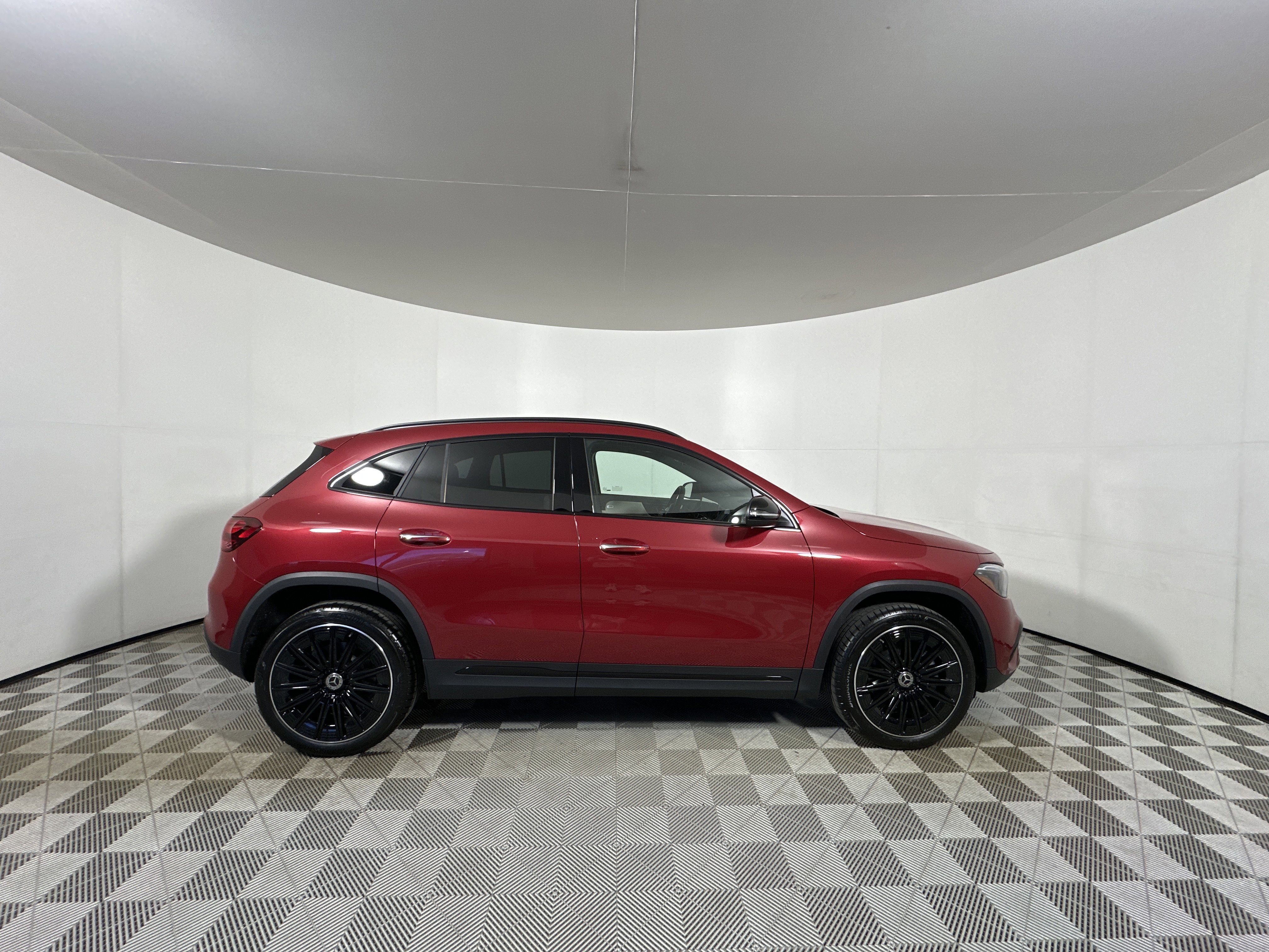 New 2026 MANUFAKTUR Patagonia Red Metallic Mercedes-Benz GLA 250 image 8