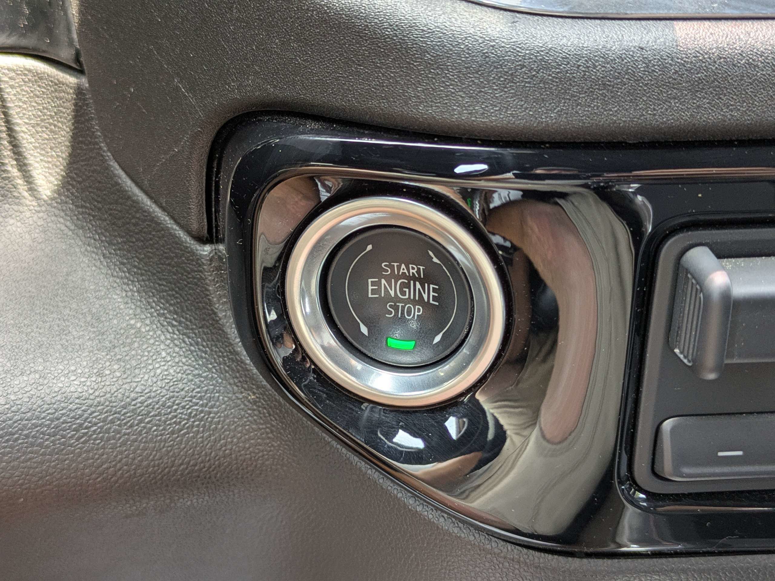 Used 2025 Summit White Chevrolet High Country image 29
