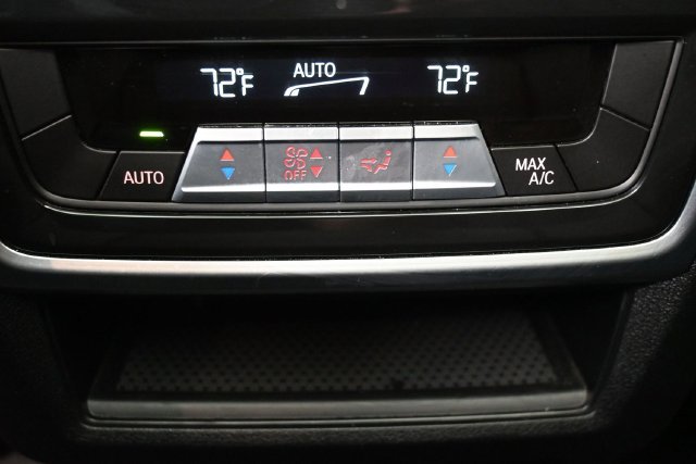 Used 2022 White BMW sDrive40i image 19