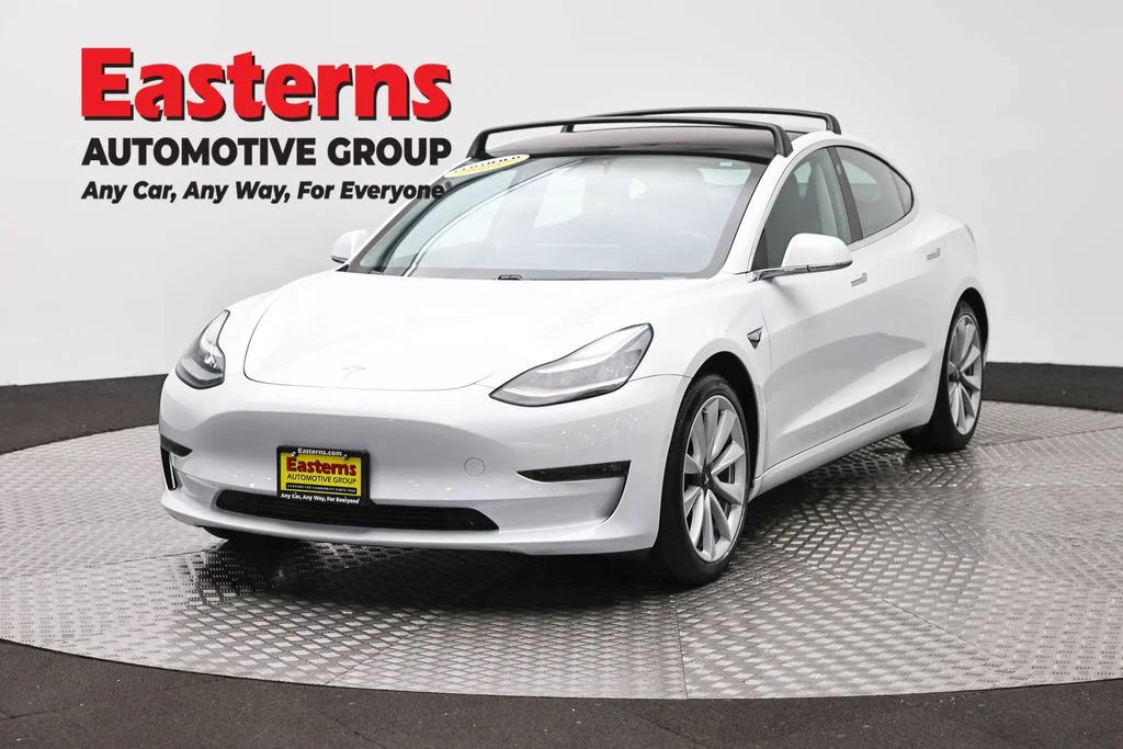 Used 2018 White Tesla Long Range image 1