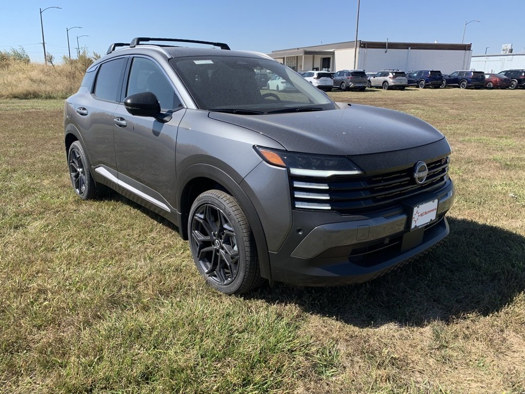 2026 Nissan Kicks SR photo 3