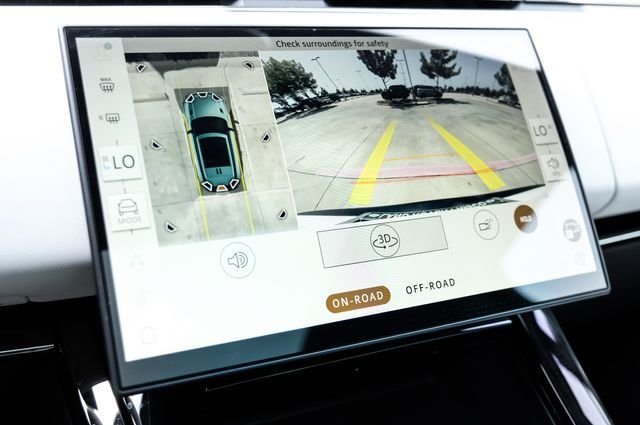 New 2026 White Land Rover Dynamic SE image 29