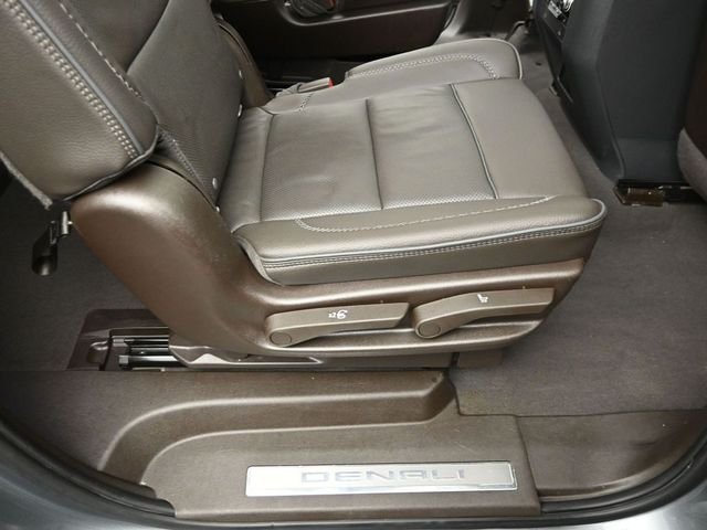 2022 GMC YUKON XL - Image 28