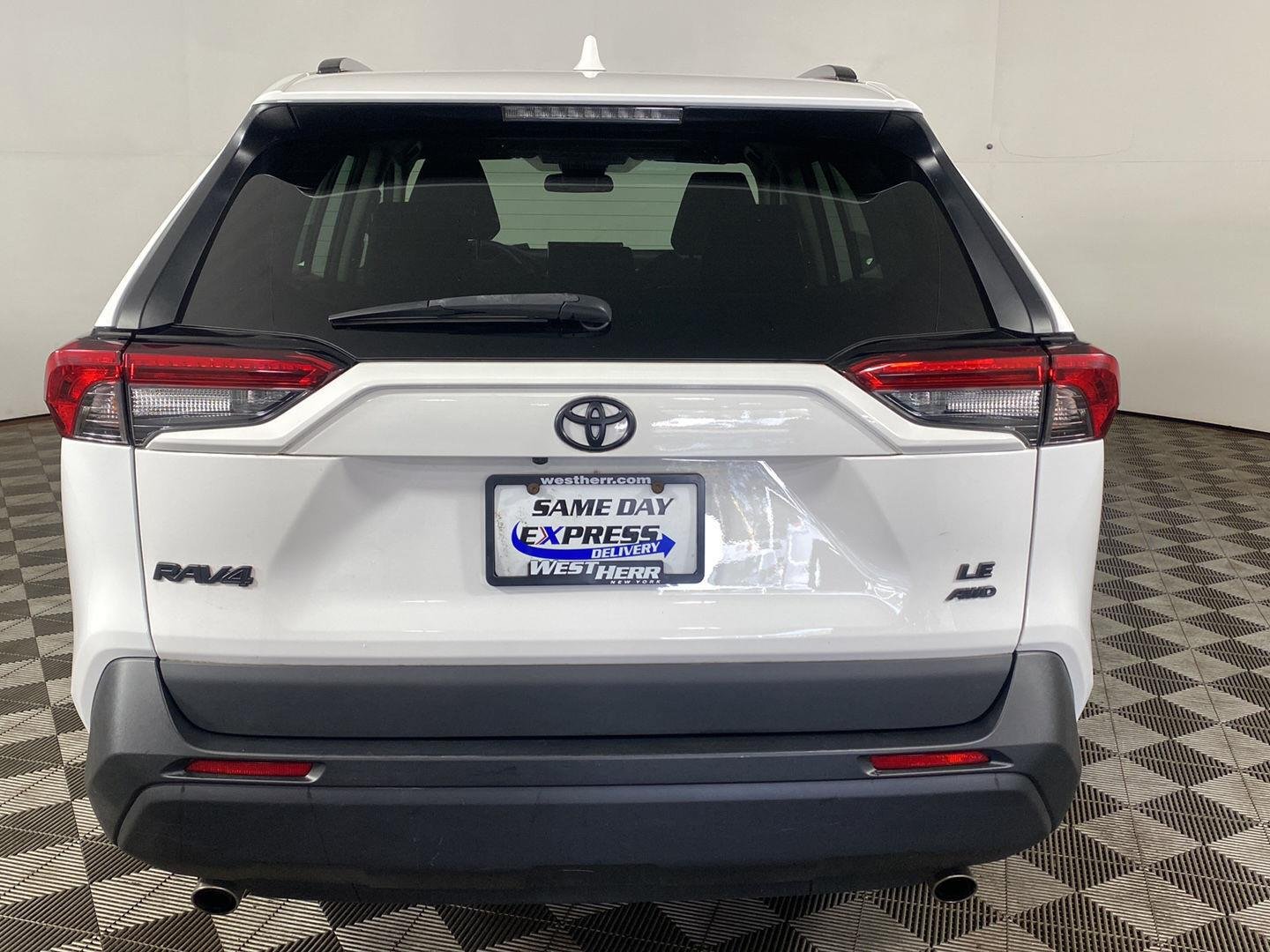 Used 2020 Super White Toyota LE image 3