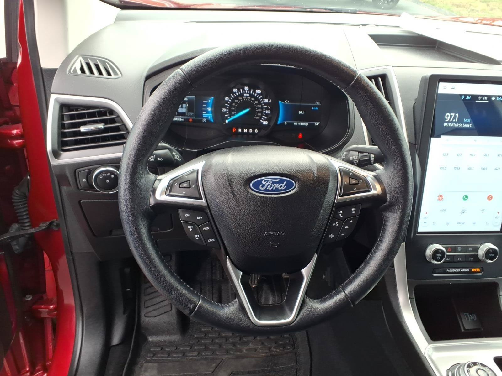 Used 2023  Ford SEL image 7