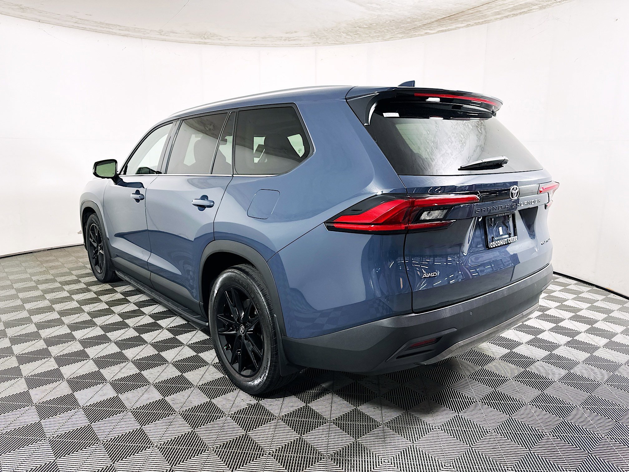 2024 Toyota Grand thumbnail 7