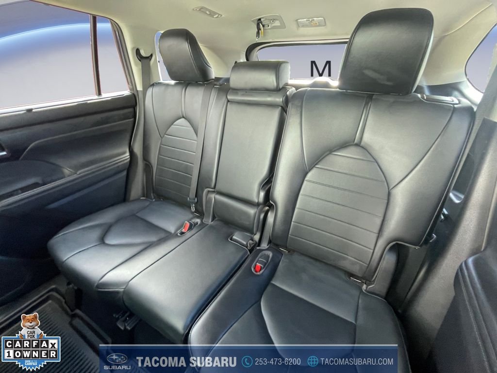 Used 2021  Toyota XLE image 16
