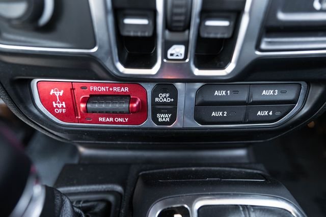 Used 2024 Blue Pearl Jeep Rubicon image 28