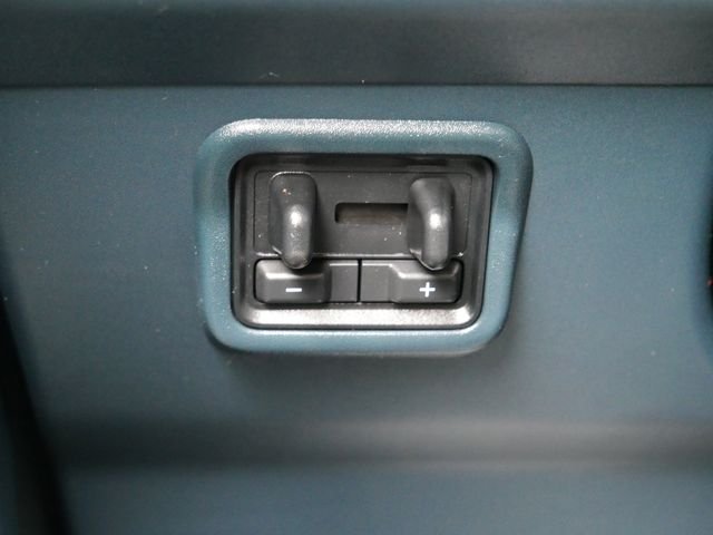 Certified Used 2022 Gray Metallic Ford XLT image 26