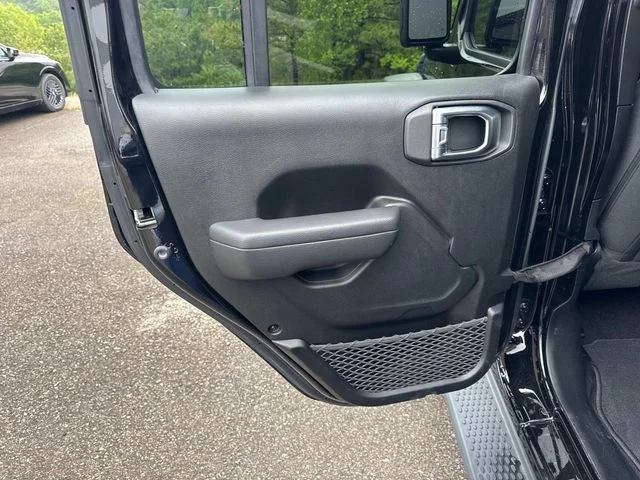 Used 2023 Black Jeep Sport S image 15