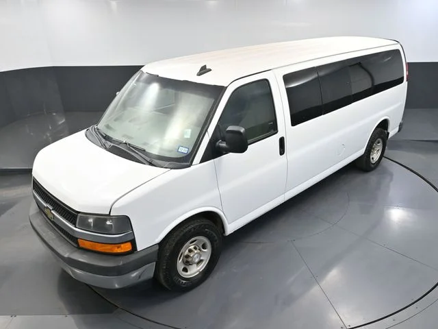 2017 Chevrolet Express Passenger LS - Photo 47