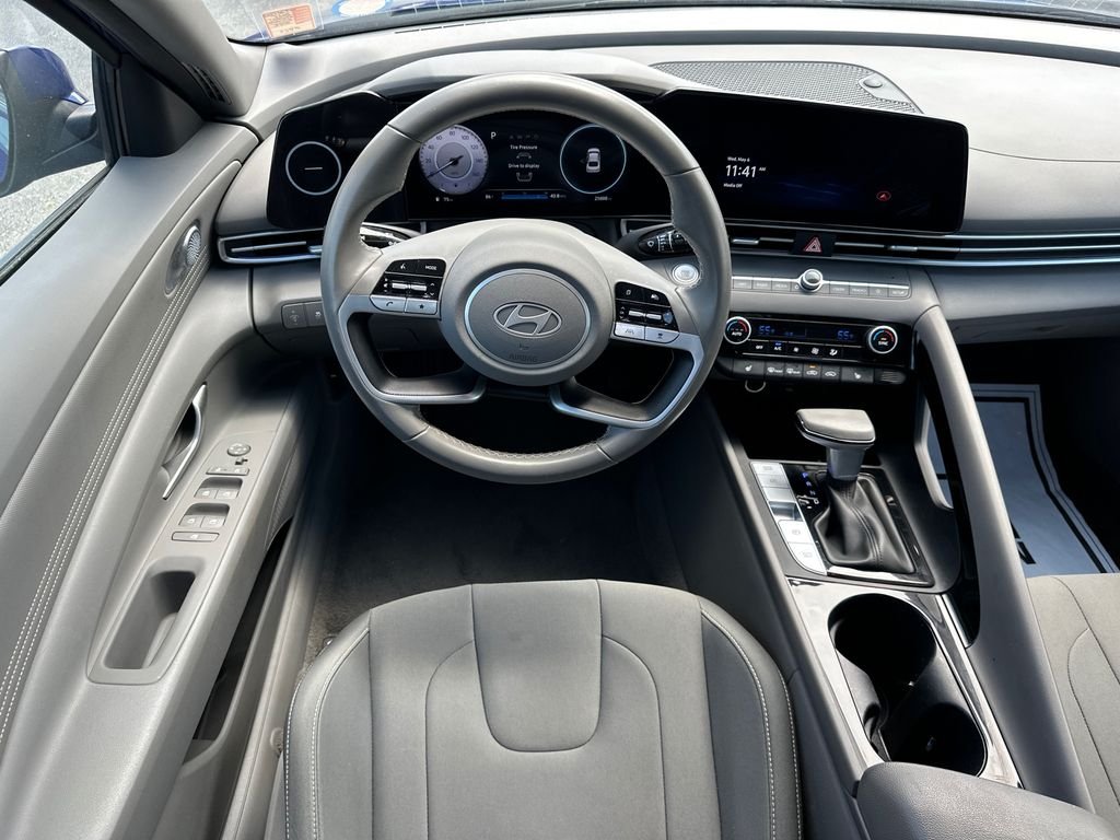 Used 2025 Blue Hyundai SEL Convenience image 22