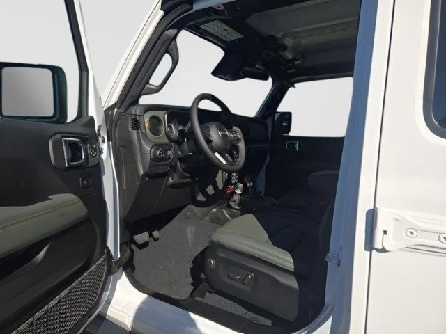 New 2026 Bright White Clear-Coat Exterior Paint Jeep Mojave image 11
