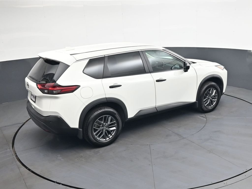 Used 2021 White Nissan S image 34