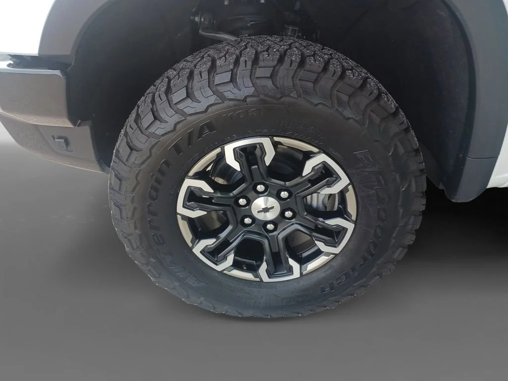 Used 2025 Summit White Chevrolet ZR2 image 15