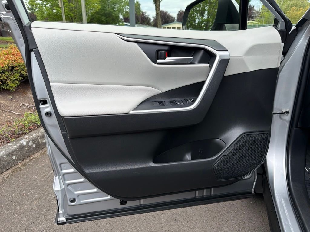 Used 2020 Silver Sky Metallic Toyota XLE image 10