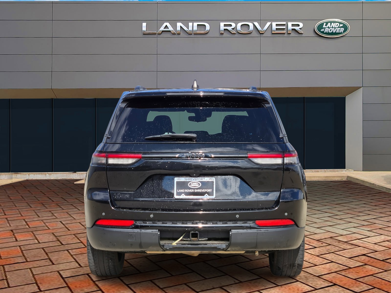 Used 2023 Diamond Black Crystal Pearlcoat Jeep Altitude image 5