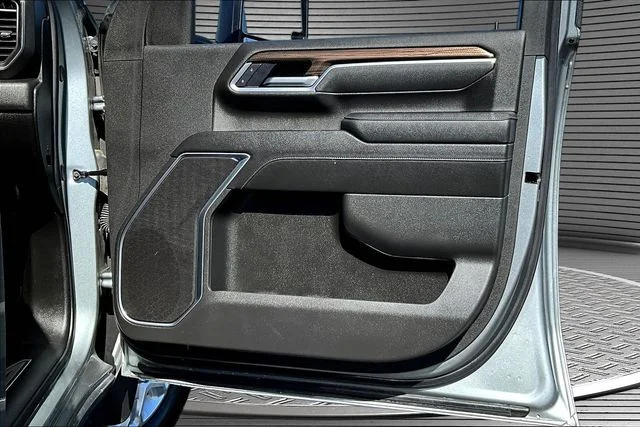 Used 2025 Gray Chevrolet LT image 27