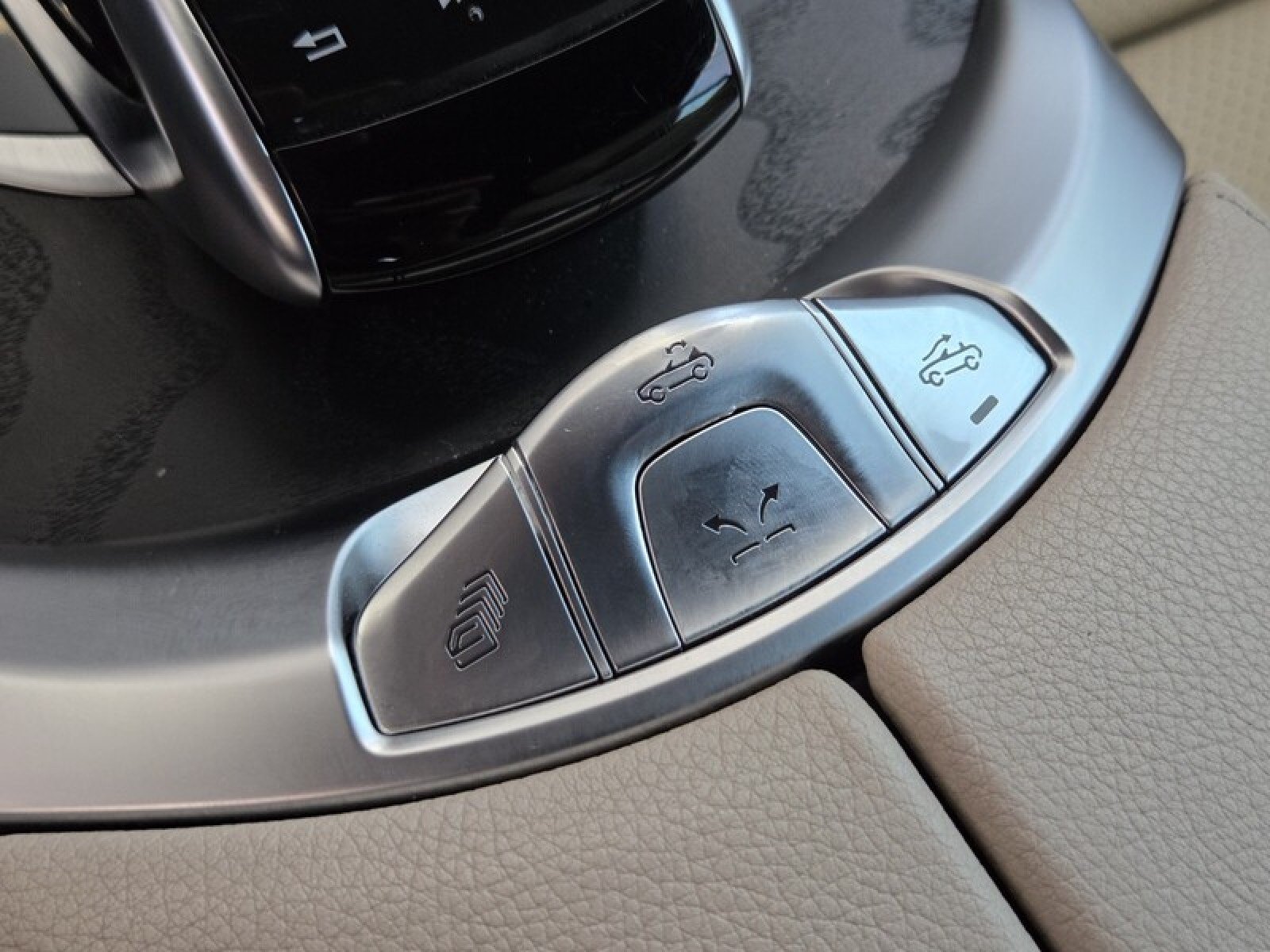 Used 2019 Polar White Mercedes-Benz C 300 image 34