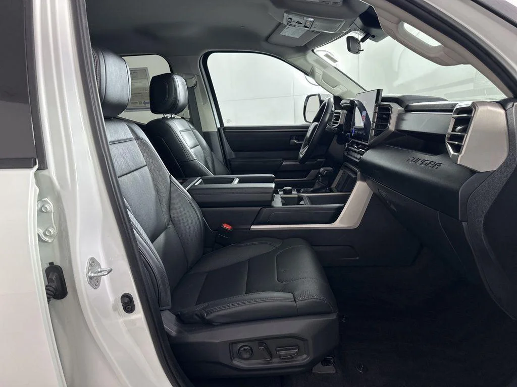 Used 2022 White Toyota SR5 image 31