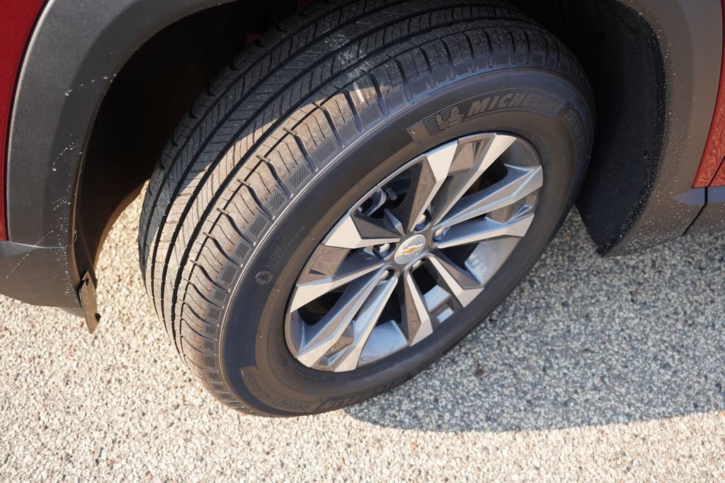 2027 Chevrolet Equinox LT - Photo 9