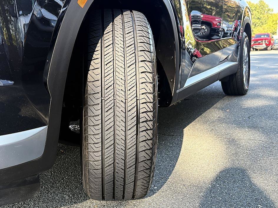 Used 2025 Abyss Black Pearl Hyundai SEL image 26