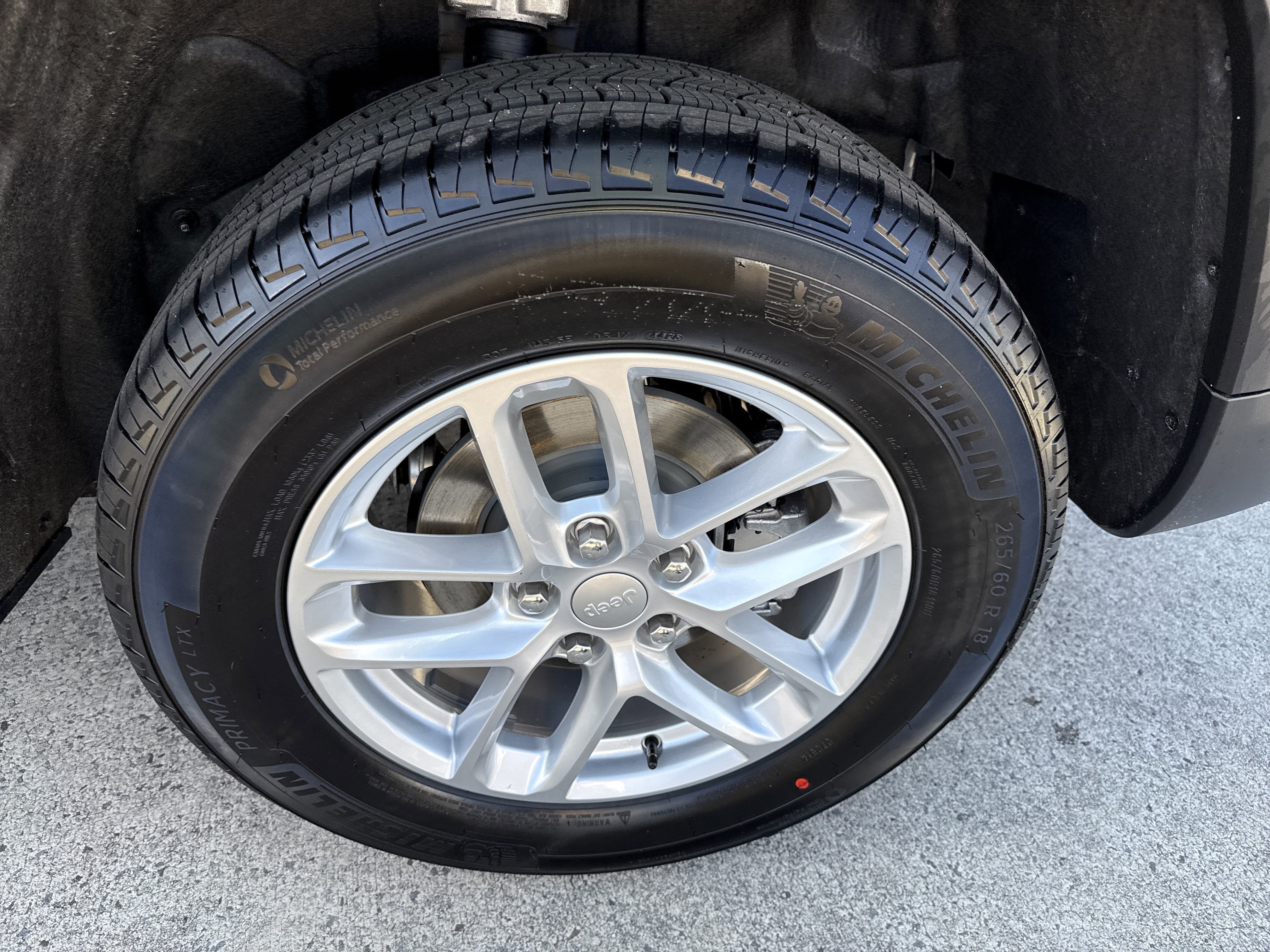 New 2025 Baltic Gray Metallic Clearcoat Jeep Laredo image 20