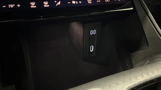 Used 2025 Diamond Black Jeep Launch Edition image 34