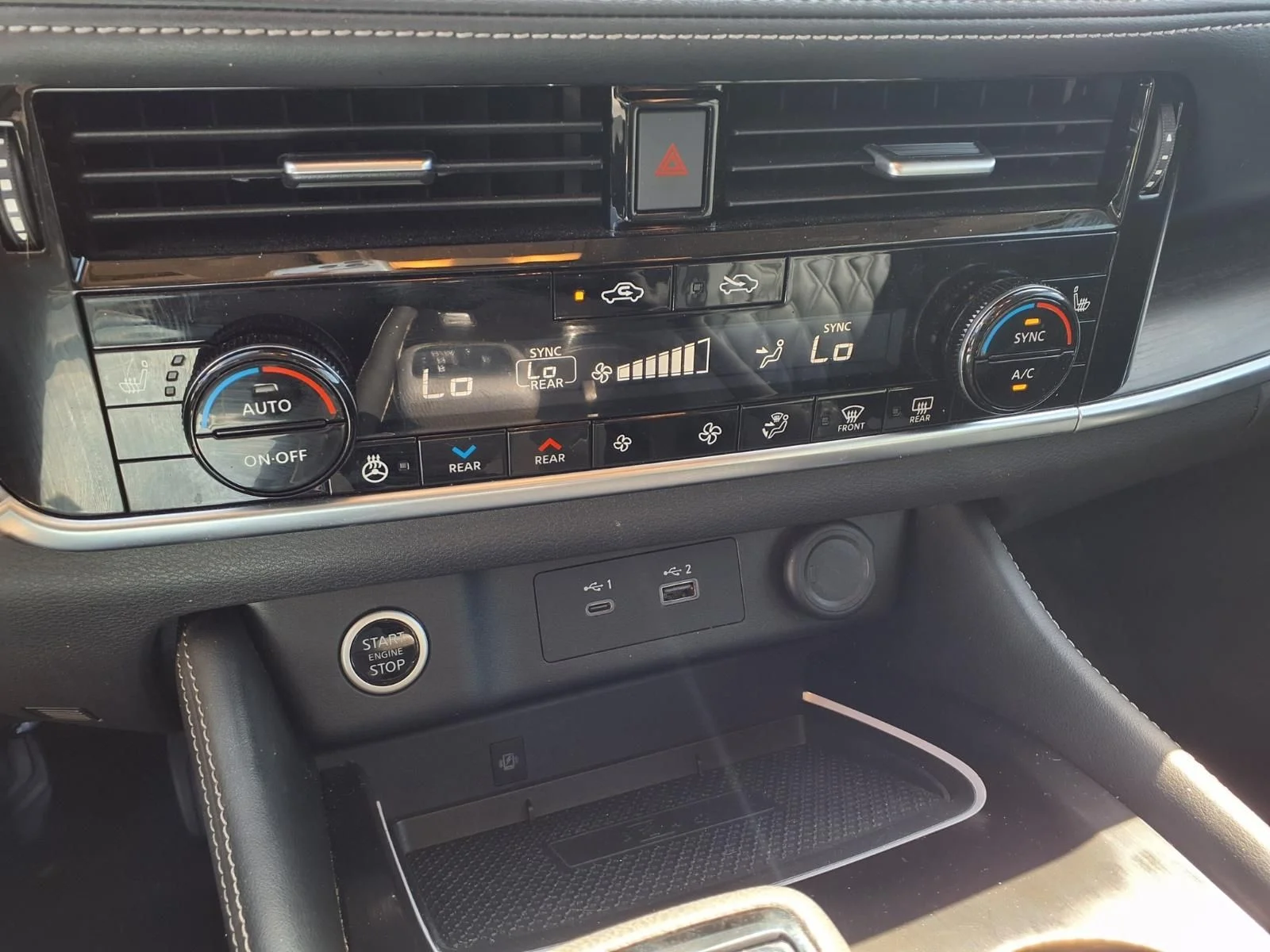 Used 2023 White Nissan Platinum image 16