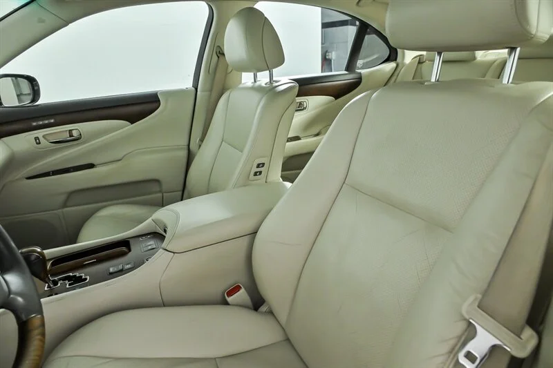 Used 2012 Obsidian Lexus  image 16