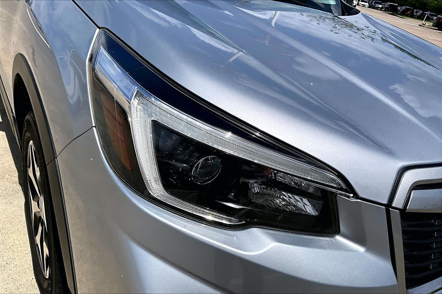 Used 2021 Ice Silver Metallic Subaru Premium image 26