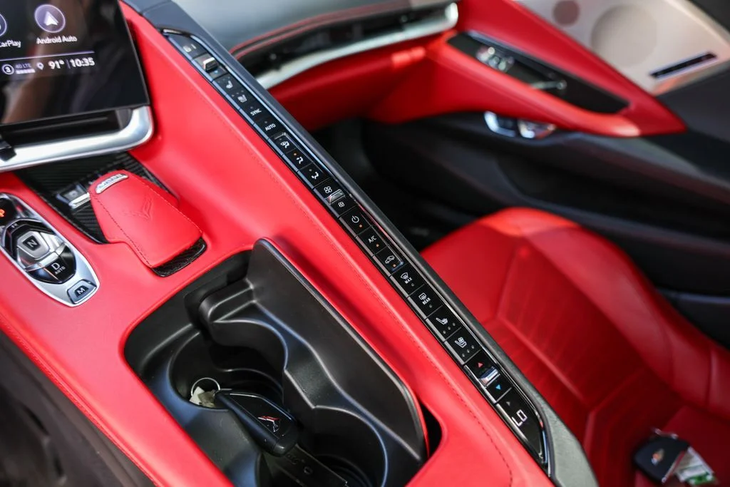 Used 2021 White Chevrolet Stingray image 17