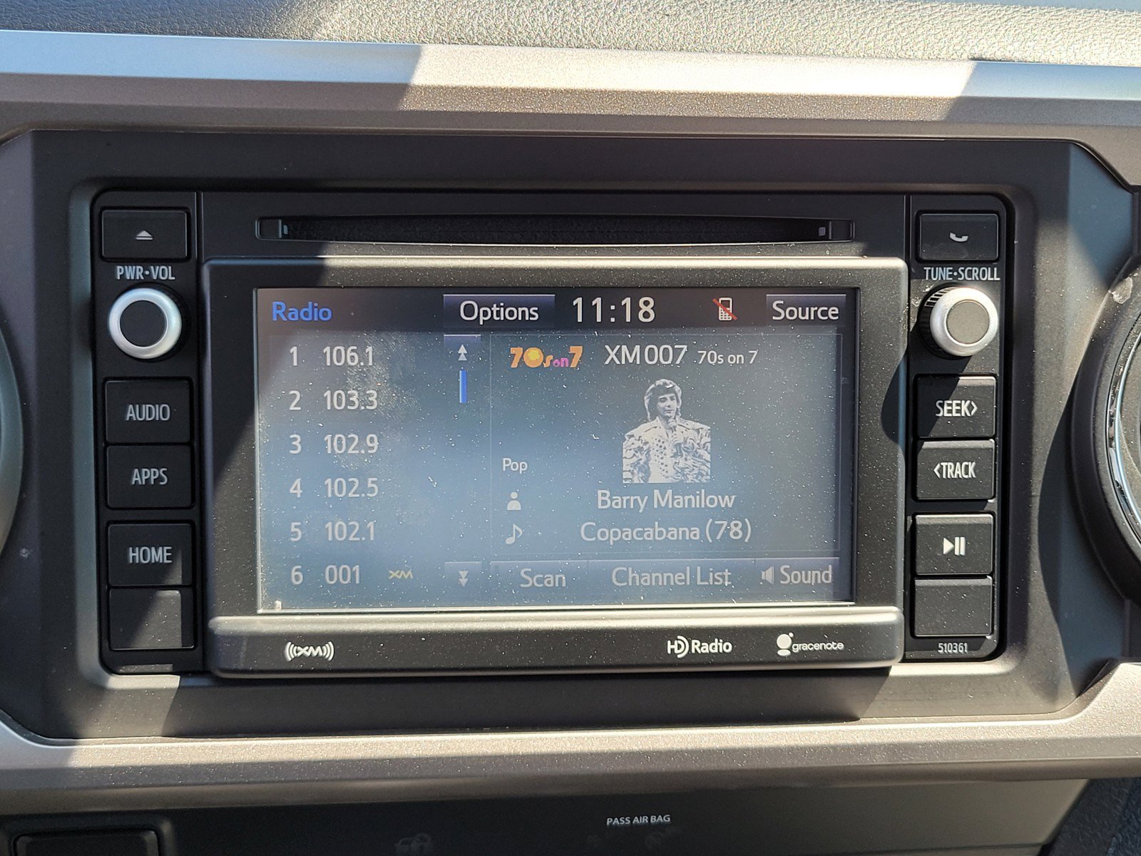 Used 2019 White Toyota  image 17