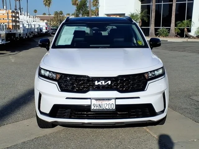 Used 2023 White Kia S image 2