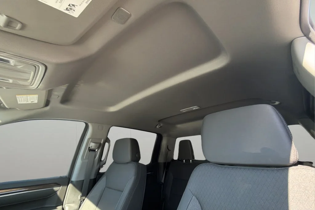 New 2026 Summit White Chevrolet LT (2FL) image 32