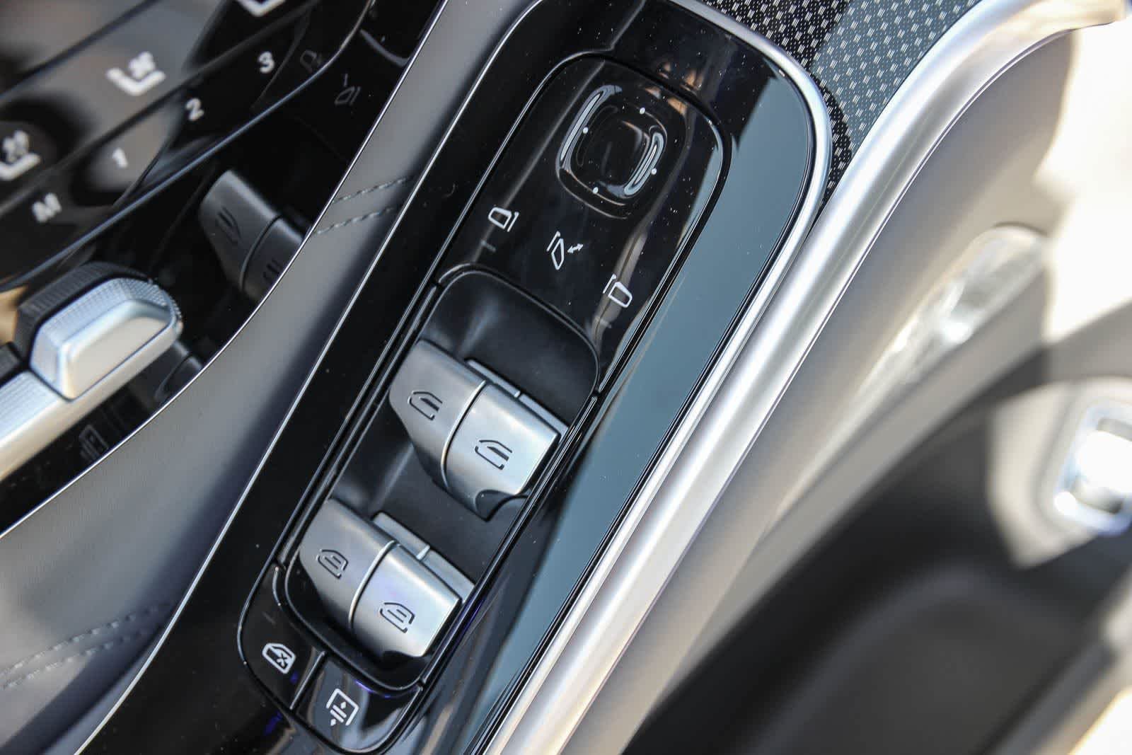 New 2026 MANUFAKTUR Moonlight White Magno Mercedes-Benz AMG® S 63 E image 22