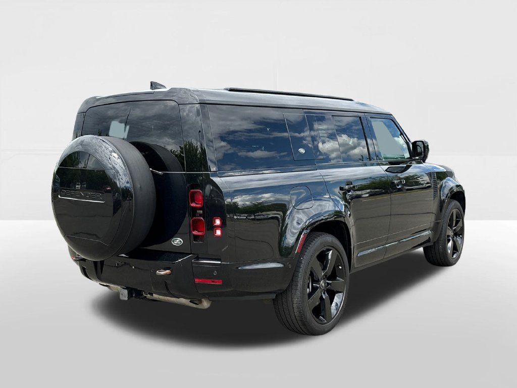 Certified Used 2023 Black Land Rover X-Dynamic SE image 4