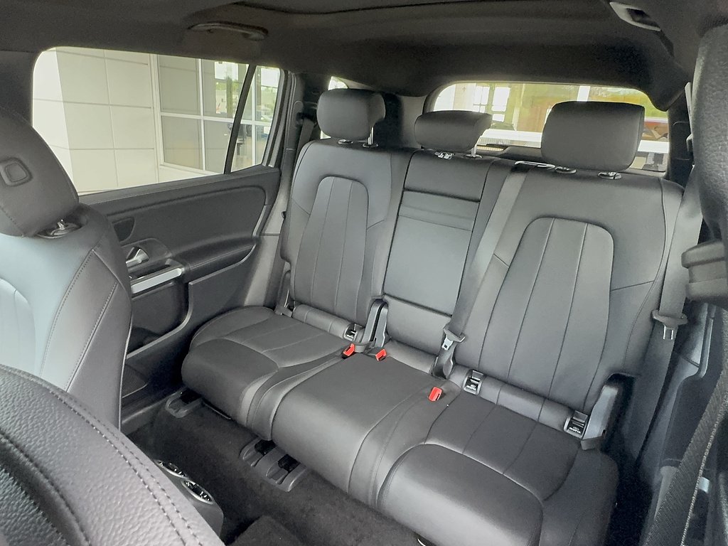 New 2026 Mountain Grey Metallic Mercedes-Benz GLB 250 4MATIC® image 13