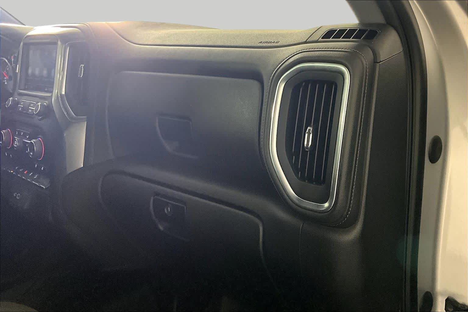 Used 2022 Silver Ice Metallic Chevrolet LT image 18
