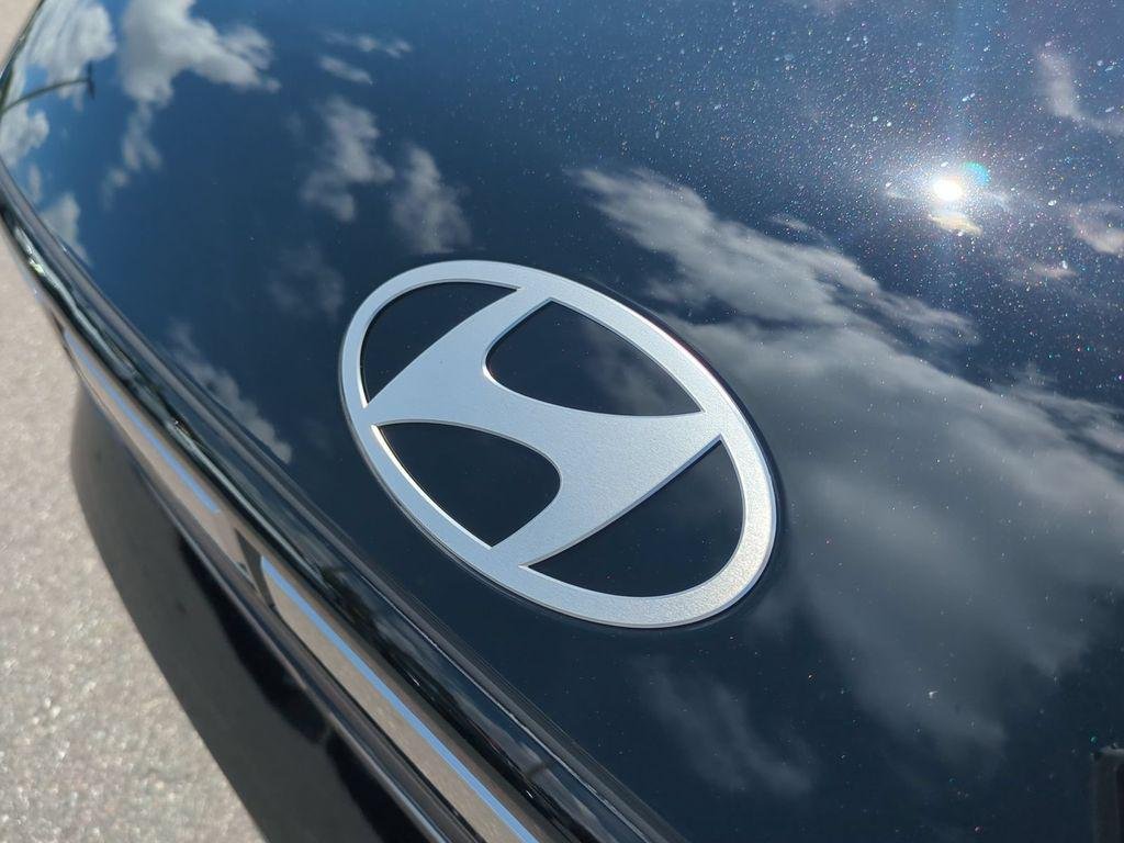 New 2027 Black Hyundai SEL image 13