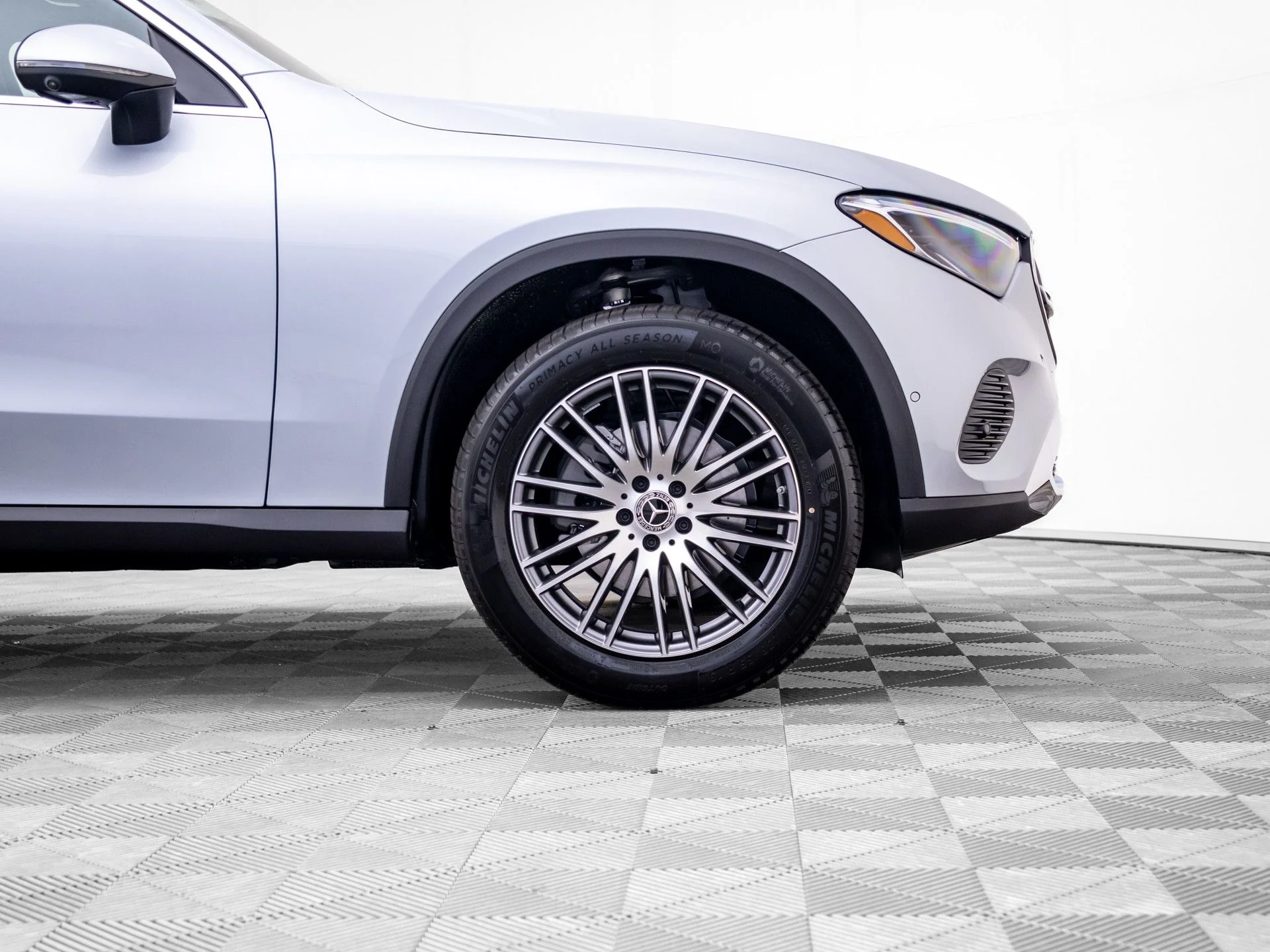 New 2026 Silver Mercedes-Benz GLC 300 image 37