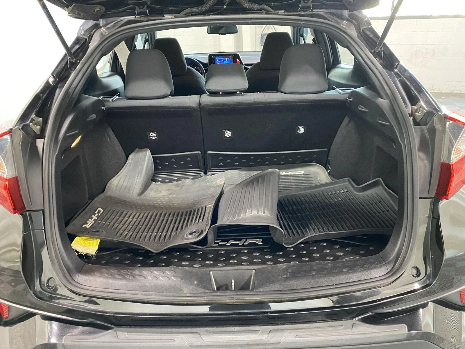Used 2018 Black Sand Pearl Toyota XLE Premium image 19