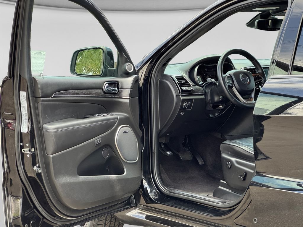Used 2019 Diamond Black Jeep Overland image 20