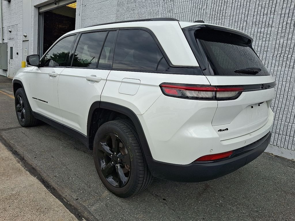 Used 2023 White Jeep Altitude X image 5