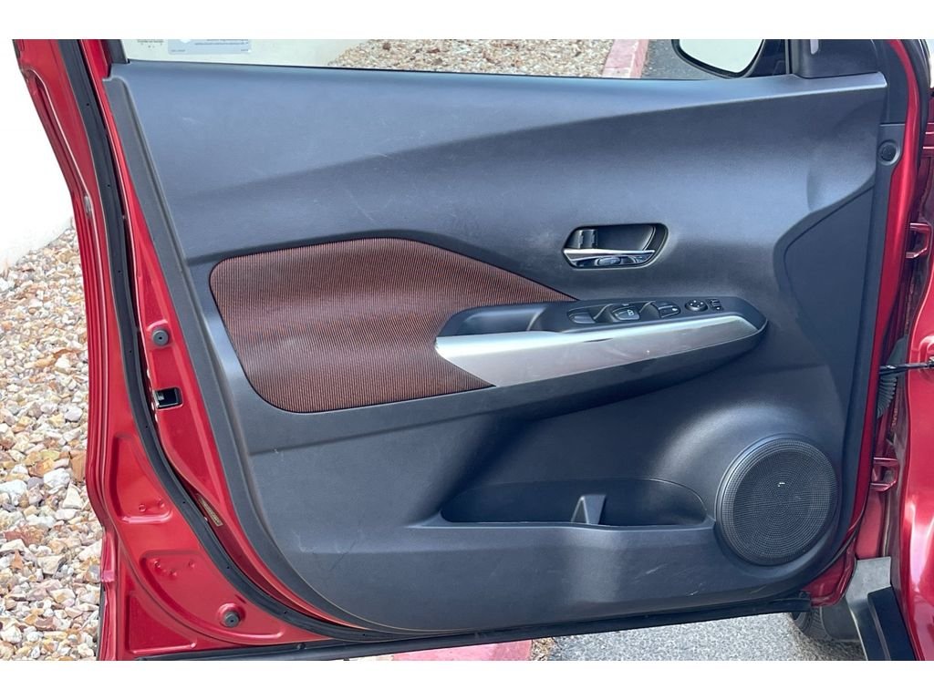 Used 2018 Cayenne Red/Super Black Nissan SR image 12